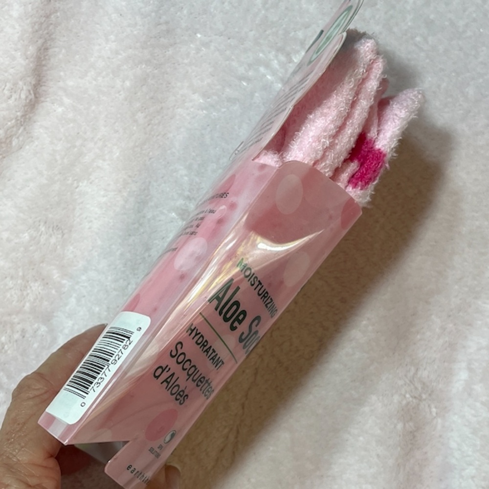 NEW One Pair Pink Polka Dot  Aloe Moisture Socks from Earth Therapeutics - Picture 6 of 9